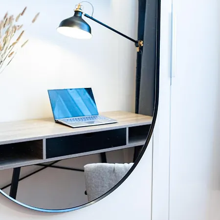 Cozy Industrial 8min Dancing House Apartment, *