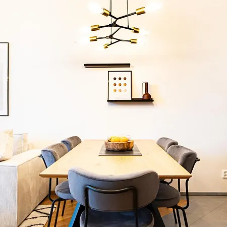 Apartment Cozy Industrial 8min Dancing House Apartment, Prague