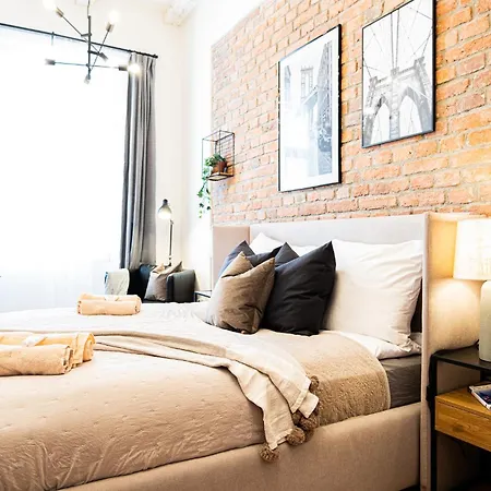 Cozy Industrial 8min Dancing House Apartment, Apartment Prague