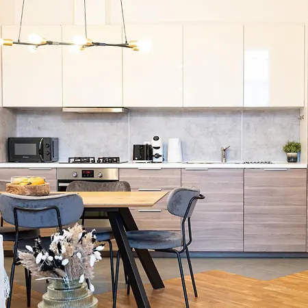 Apartment Cozy Industrial 8min Dancing House Apartment, Prague
