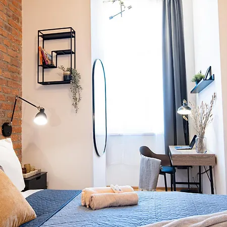 Cozy Industrial 8min Dancing House Apartment, * Prague