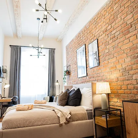 Cozy Industrial 8min Dancing House Apartment, Apartment *
