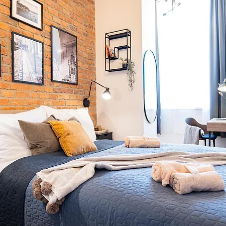 Cozy Industrial 8min Dancing House Apartment, Apartment Prague