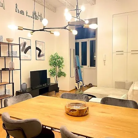 Apartment Cozy Industrial 8min Dancing House Apartment, Prague