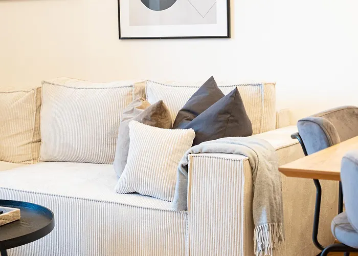 Rentero Cozy Industrial 8min Dancing House Apartment, * Praga