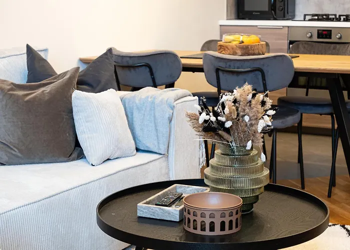Rentero Cozy Industrial 8min Dancing House Apartment, * Praga