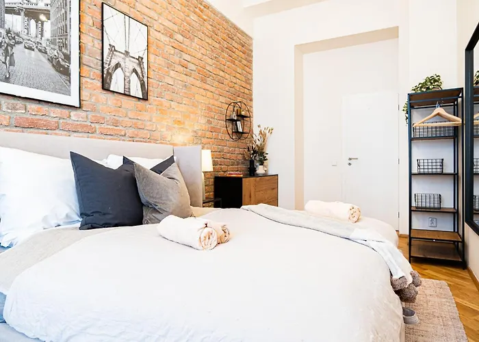 Rentero Cozy Industrial 8min Dancing House Apartment, Apartament *