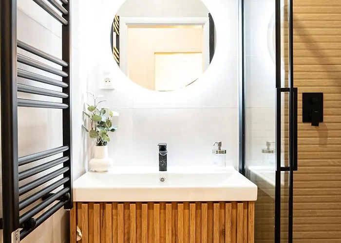 Rentero Cozy Industrial 8min Dancing House Apartment, Praga