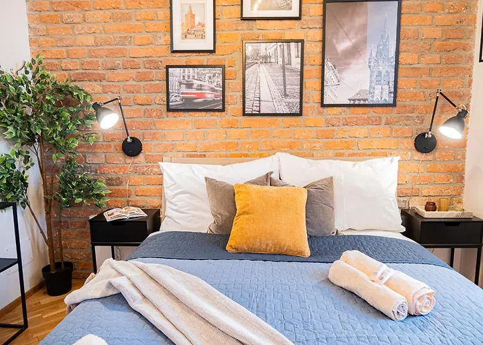 Rentero Cozy Industrial 8min Dancing House Apartment, Apartament