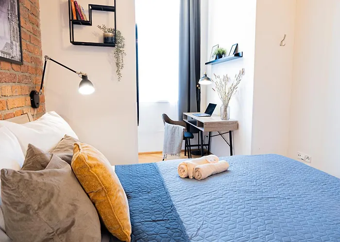 Rentero Cozy Industrial 8min Dancing House Apartment, Apartament *