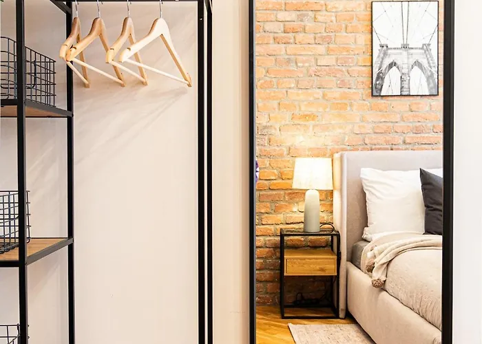 Apartament Rentero Cozy Industrial 8min Dancing House Apartment, *